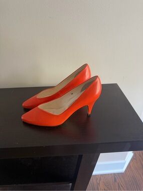 Vintage Jasmin Orange Pointed-Toe Mid Heels